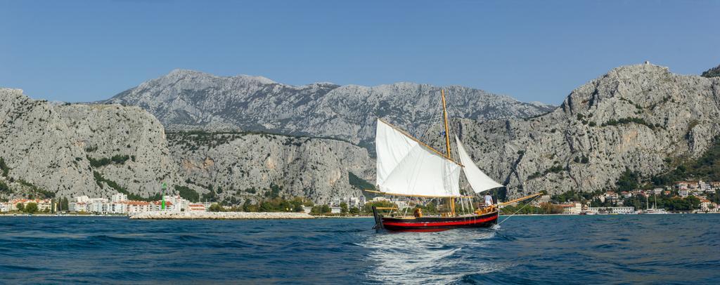 Inn By The River Omiš Esterno foto