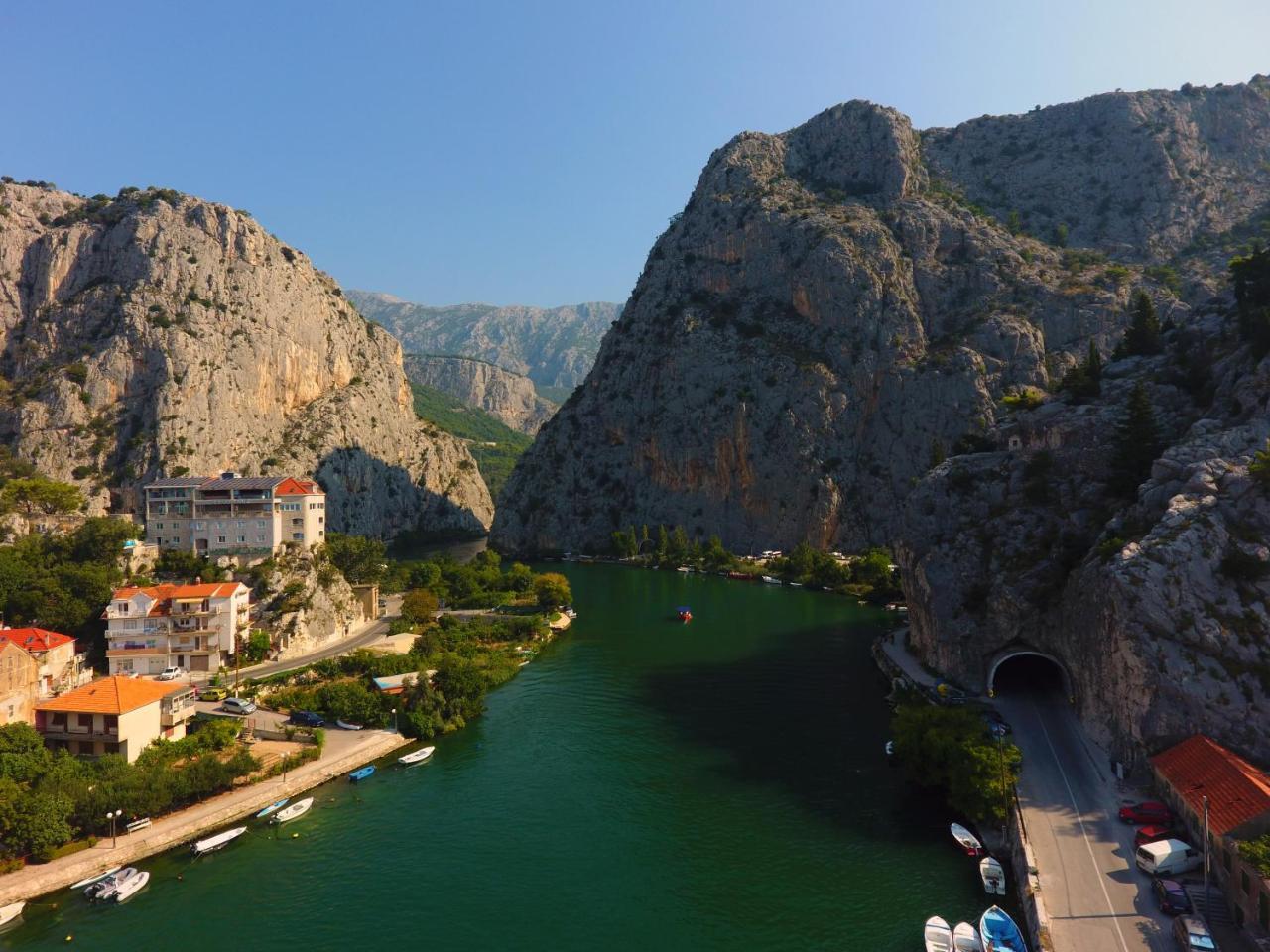 Inn By The River Omiš Esterno foto